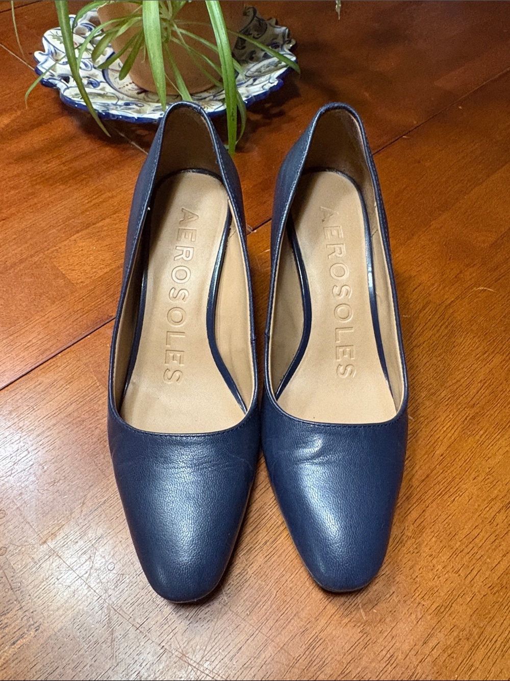 AEROSOLES Navy Leather Mid-Heel Pumps